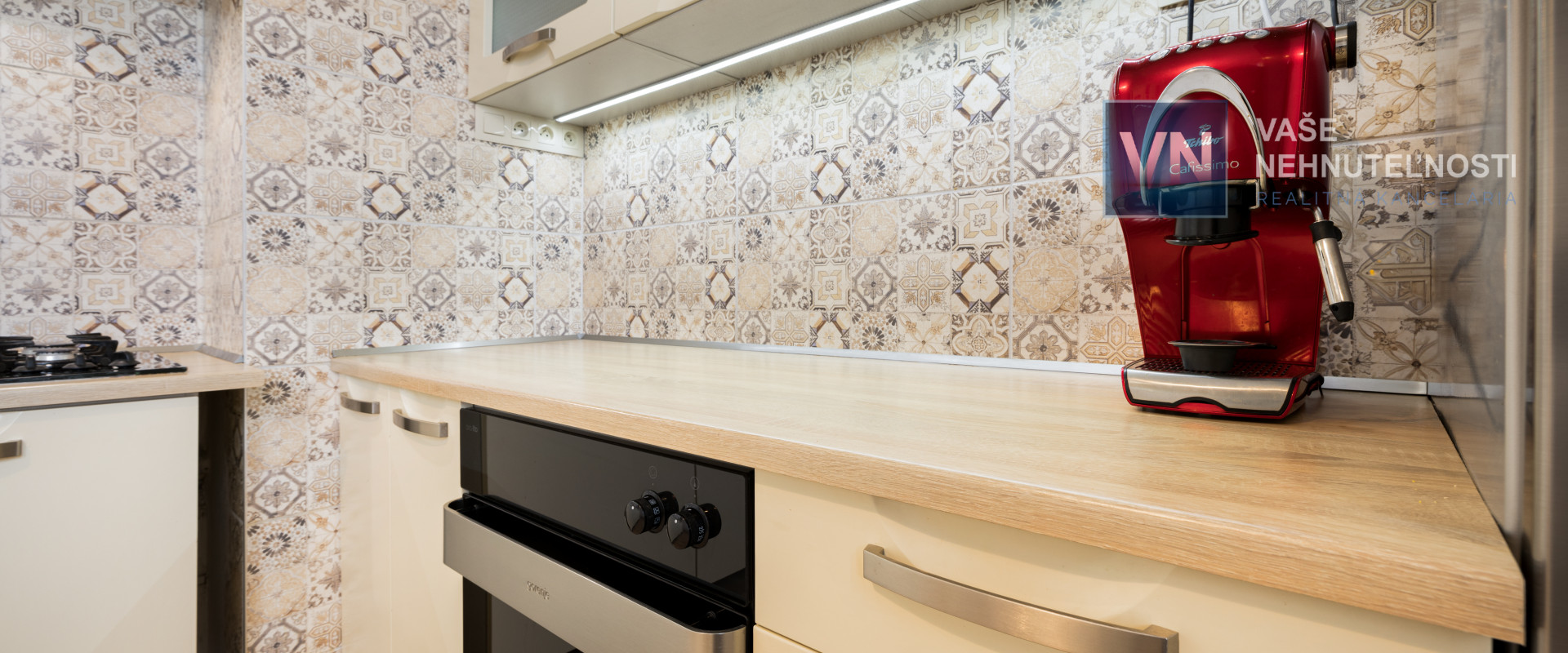 Rezervované! Na predaj 3 izbový byt s loggiou, 72 m2, Sekčov - "stará" časť