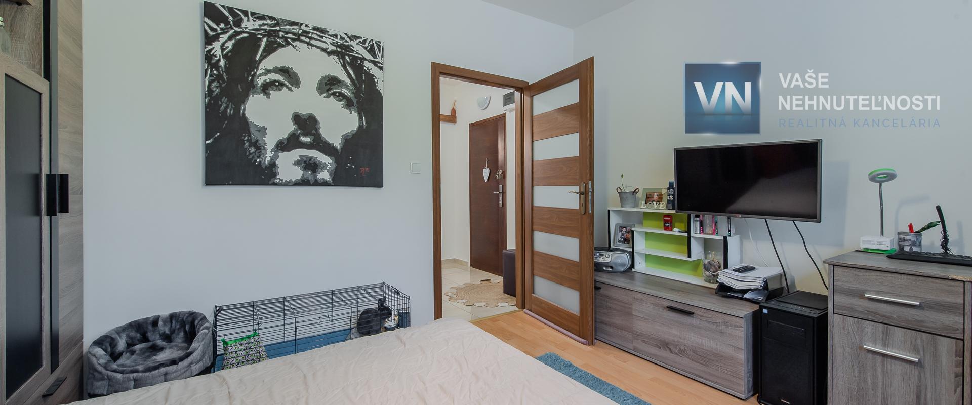 ZNÍŽENÁ CENA : PREDAJ 4 IZBOVÝ BYT NA PEKINSKEJ ULICI, ŤAHANOVCE