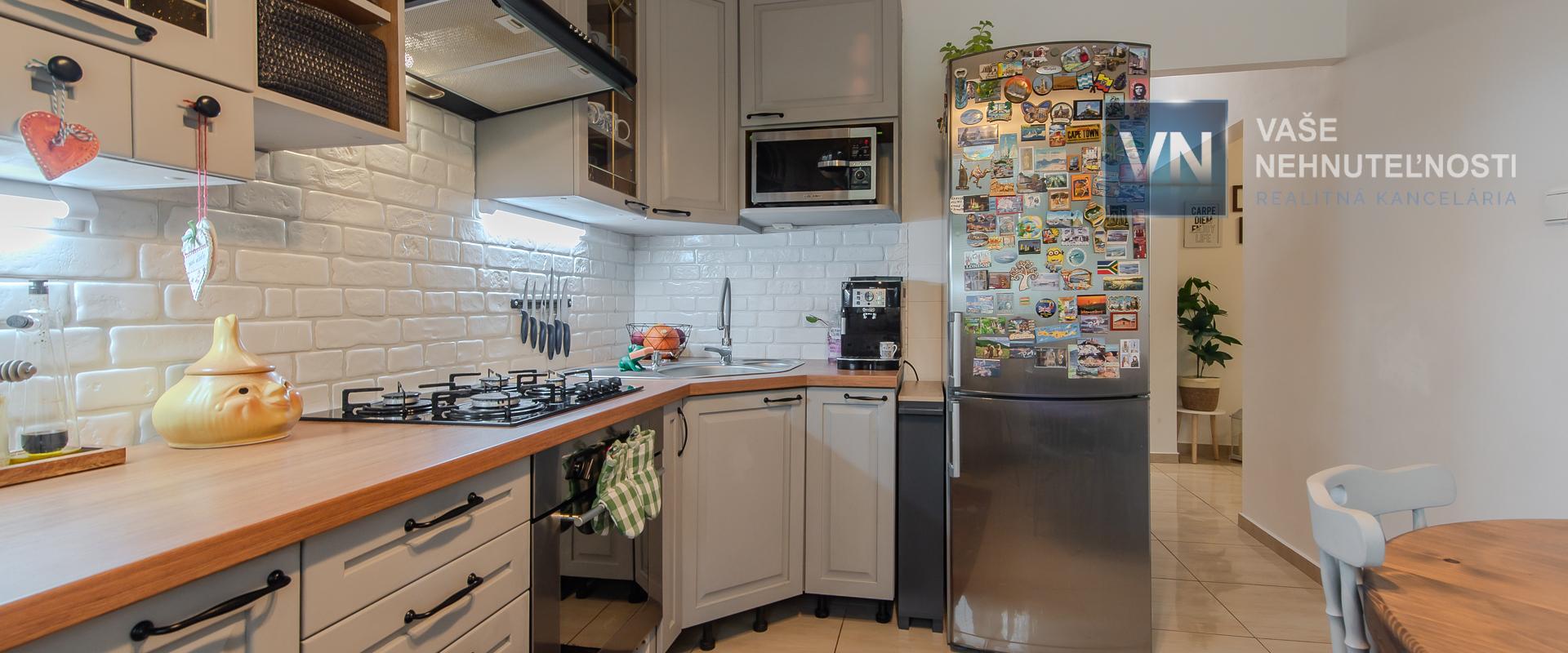 ZNÍŽENÁ CENA : PREDAJ 4 IZBOVÝ BYT NA PEKINSKEJ ULICI, ŤAHANOVCE