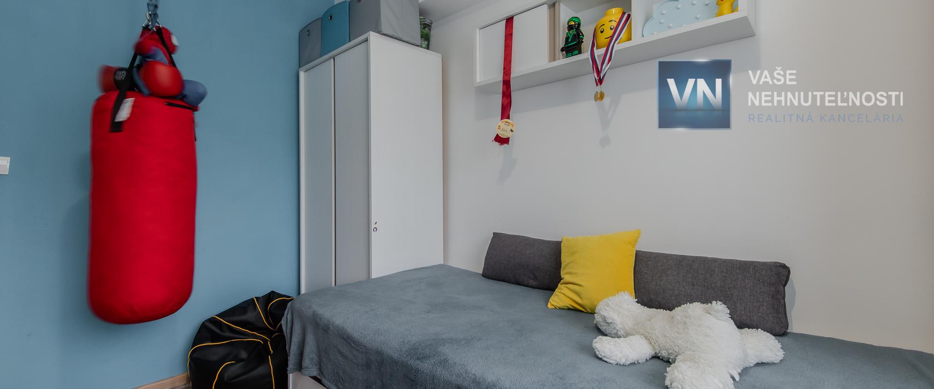 ZNÍŽENÁ CENA : PREDAJ 4 IZBOVÝ BYT NA PEKINSKEJ ULICI, ŤAHANOVCE