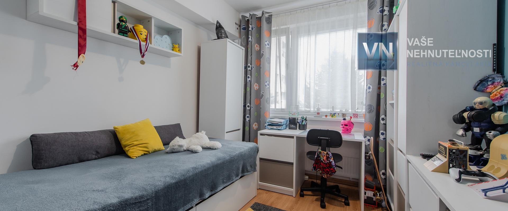 ZNÍŽENÁ CENA : PREDAJ 4 IZBOVÝ BYT NA PEKINSKEJ ULICI, ŤAHANOVCE