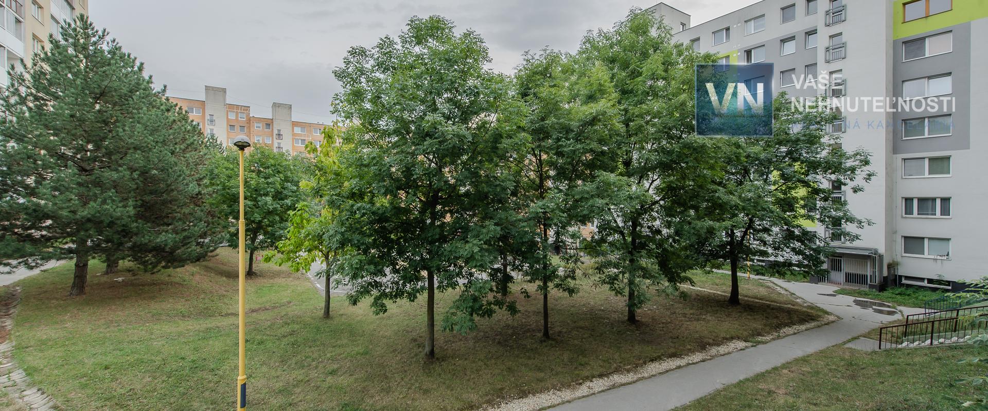 ZNÍŽENÁ CENA : PREDAJ 4 IZBOVÝ BYT NA PEKINSKEJ ULICI, ŤAHANOVCE