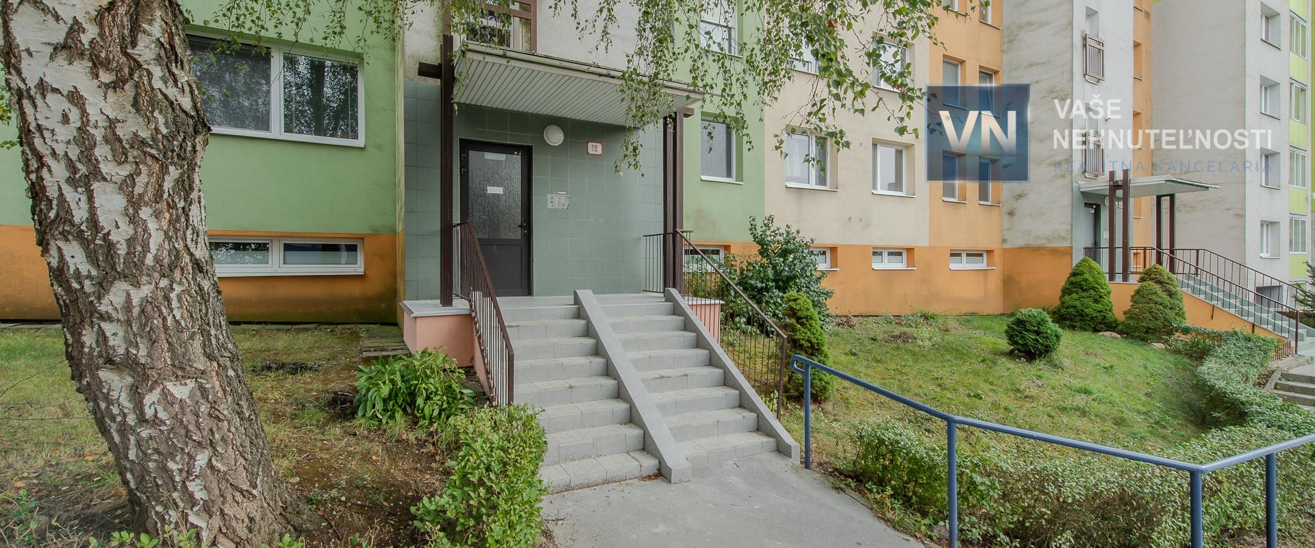 ZNÍŽENÁ CENA : PREDAJ 4 IZBOVÝ BYT NA PEKINSKEJ ULICI, ŤAHANOVCE