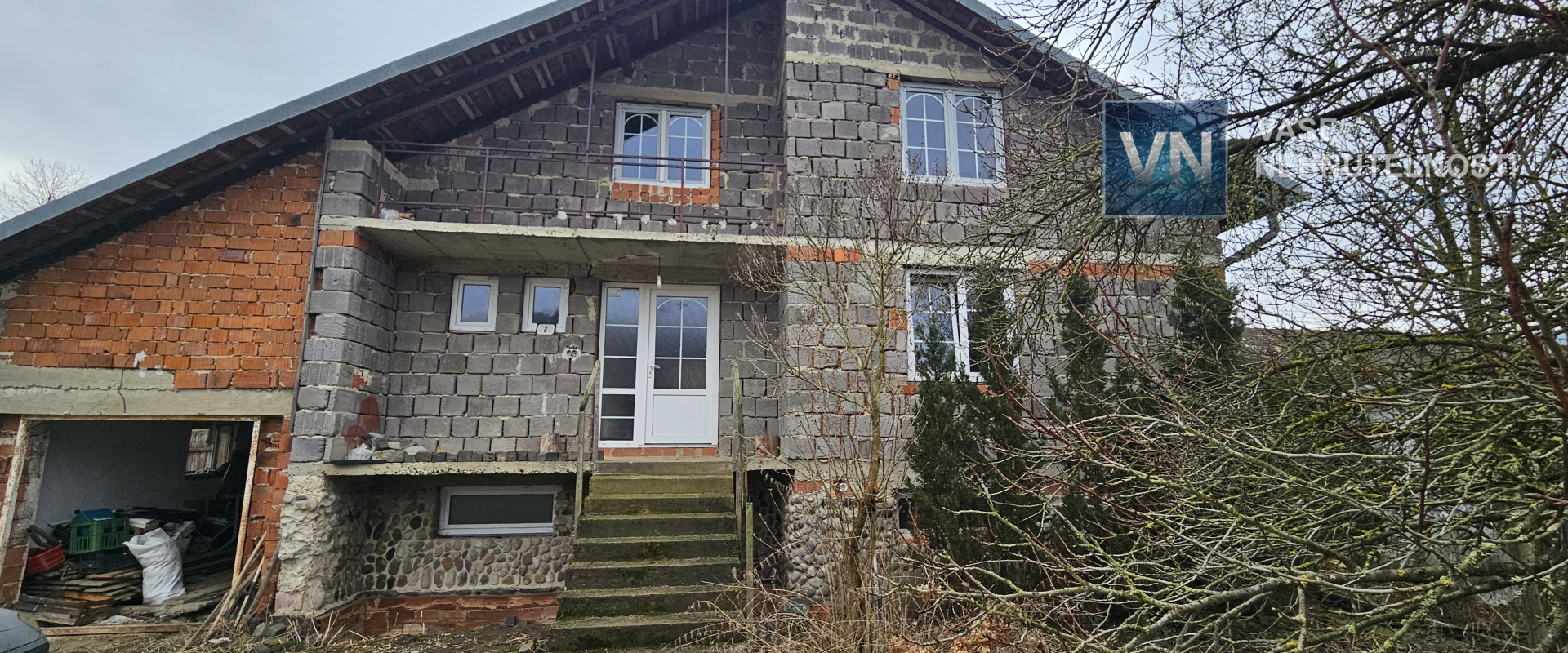 Väčší rodinný dom s pozemkom 2139 m2, Lopúchov