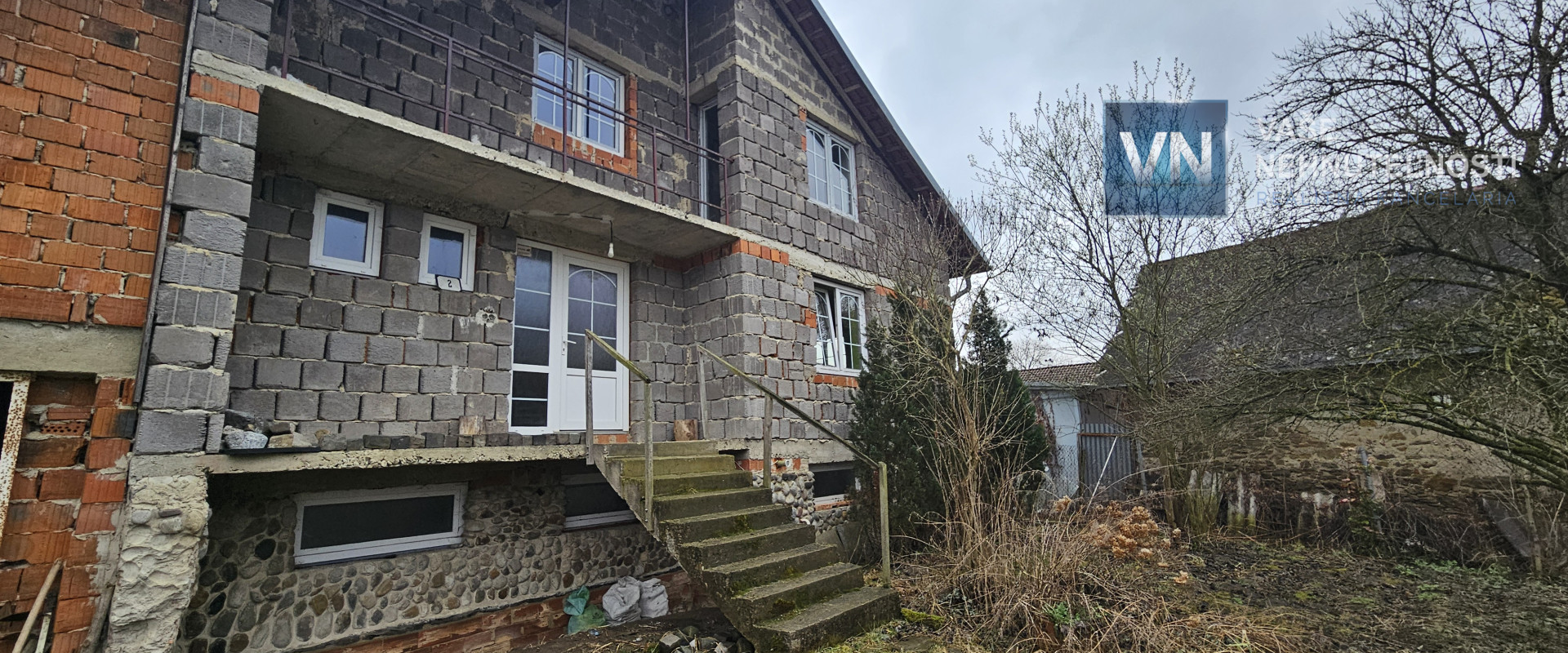 Väčší rodinný dom s pozemkom 2139 m2, Lopúchov