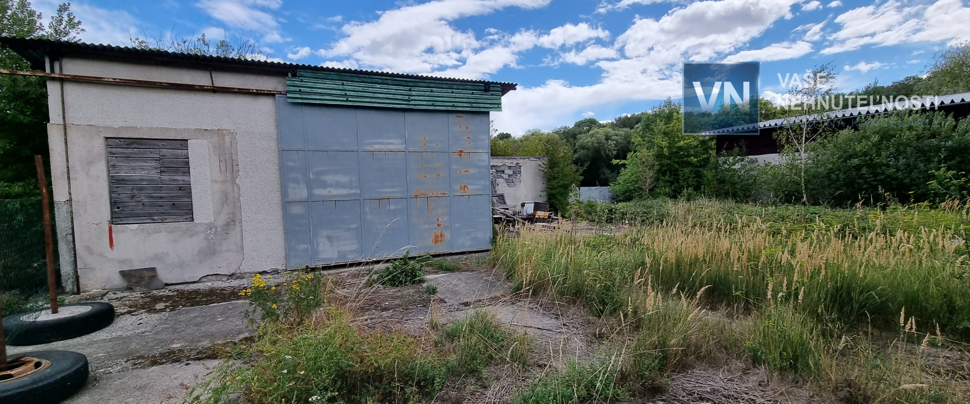 Na predaj pozemok s halou v obci Suché