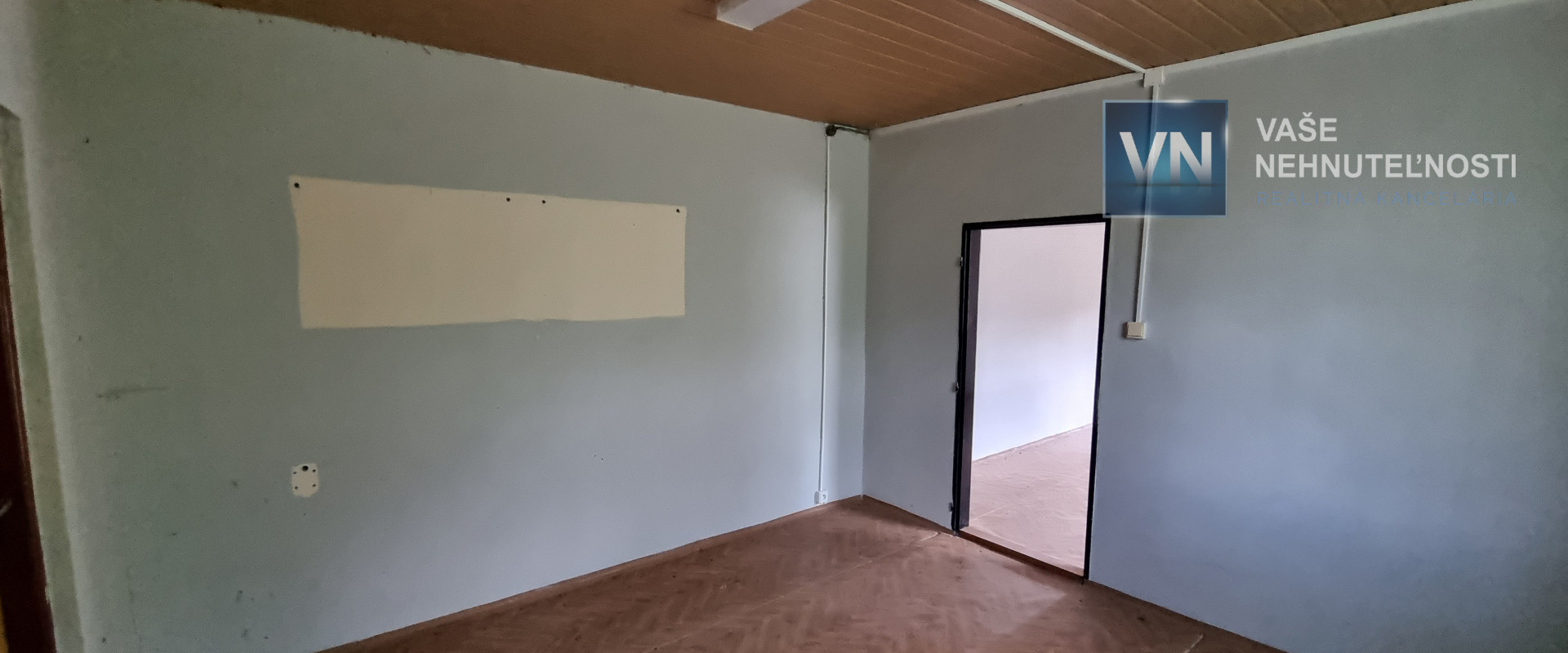 Na predaj pozemok s halou v obci Suché