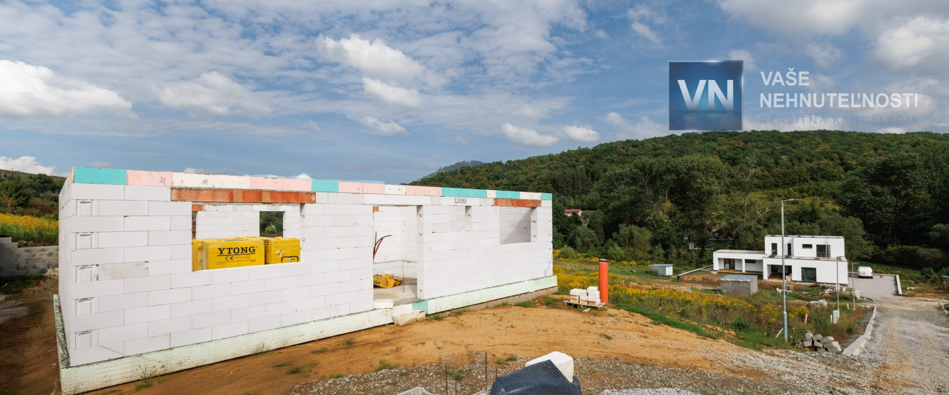 Na predaj:  Rodinný dom v štádiu hrubej stavby v top lokalite – Veľký Šariš – Kanaš