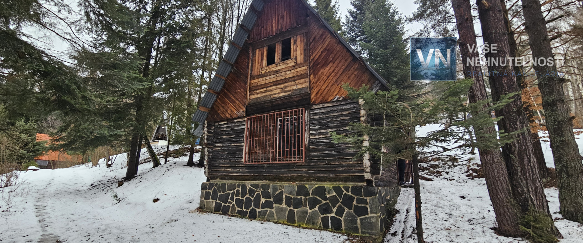 Na predaj veľký pozemok s chatkou v rekreačnej oblasti Drienica