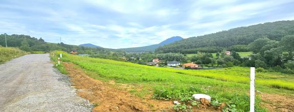Stavebný pozemok s IS v novej lokalite – Kanaš (1063 m²)