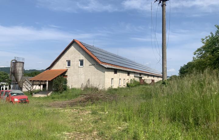 Komerčná budova v obci Petrovany