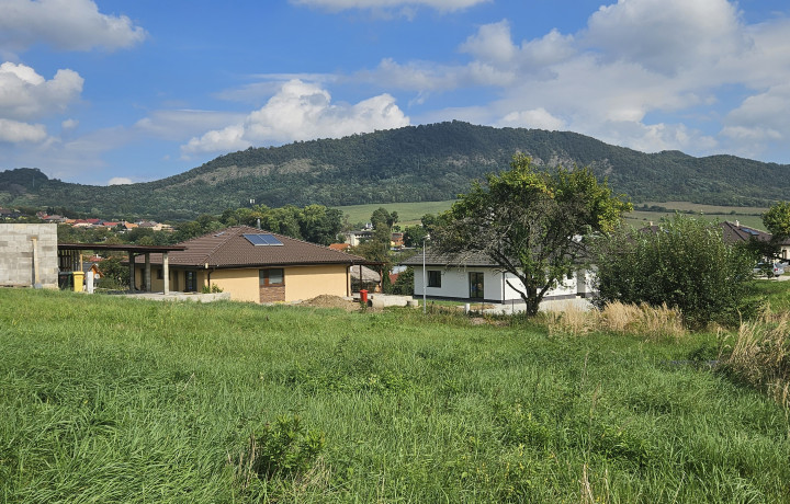 Na predaj pozemok, Fintice, 815 m2