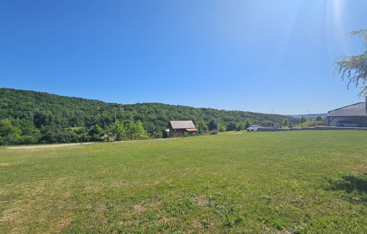Stavebný pozemok s výhľadom, pri lese – Kanaš (639 m²)