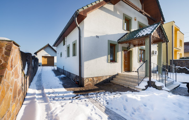 Na predaj rodinný dom s garážou a bazénom, Prešov