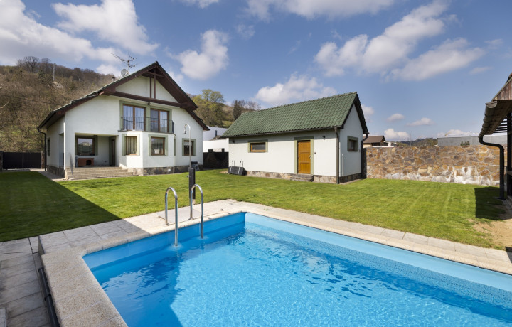 Prešov – dom v TOP lokalite s bazénom a maximálnym súkromím