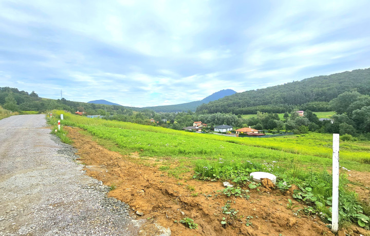 Stavebný pozemok s IS v novej lokalite – Kanaš (1063 m²)